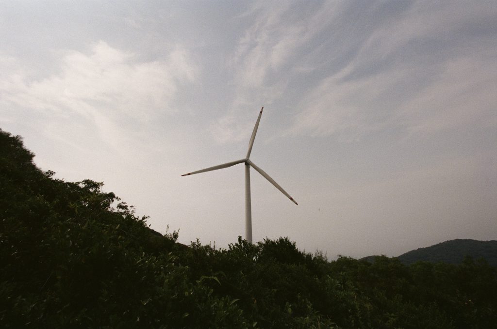 南丫島的地標之一：港燈在島上設立的風力發電風車