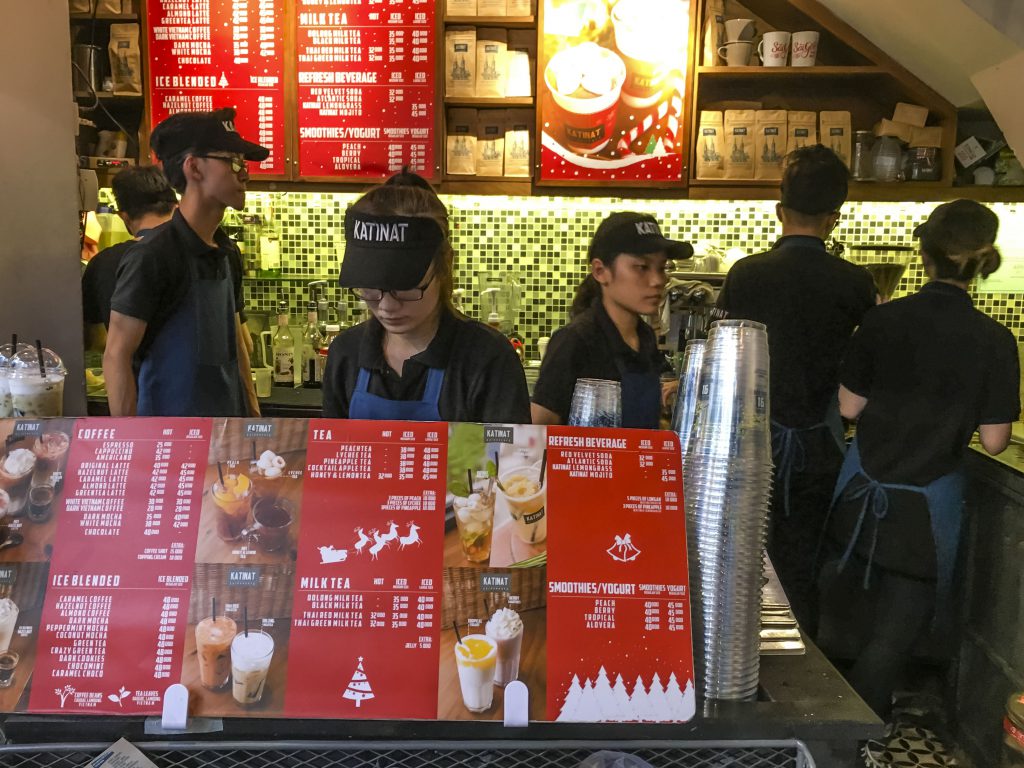 國際連鎖的咖啡店在越南西貢市內不常見，這能夠使當地特色小店有空間可以經營