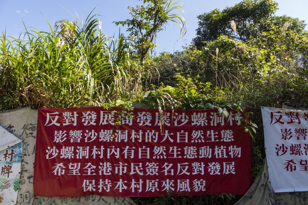 香港最大的問題，從來都是土地問題。是否開發郊野公園，從來都是極敏感的議題。